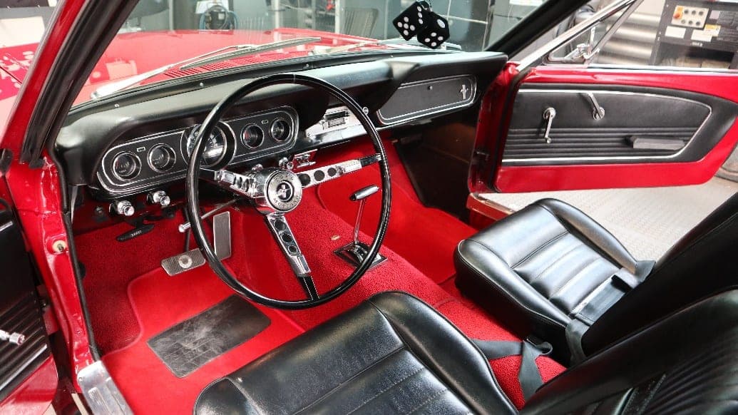 Interieur von der Fahrerseite